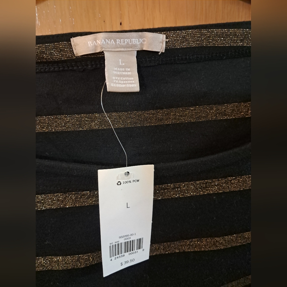 Pretty Womens NWT Banana Republic Black Top with Gold Stripes Size L